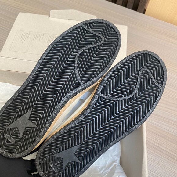 Golden Goose White Distressed Sneakers with Black Star - Picture 9 of 9